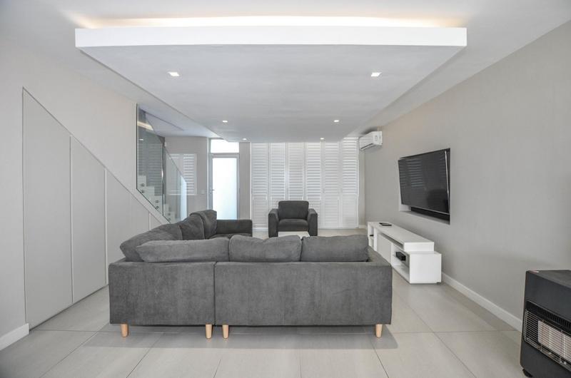 To Let 2 Bedroom Property for Rent in Dolphin Beach Western Cape